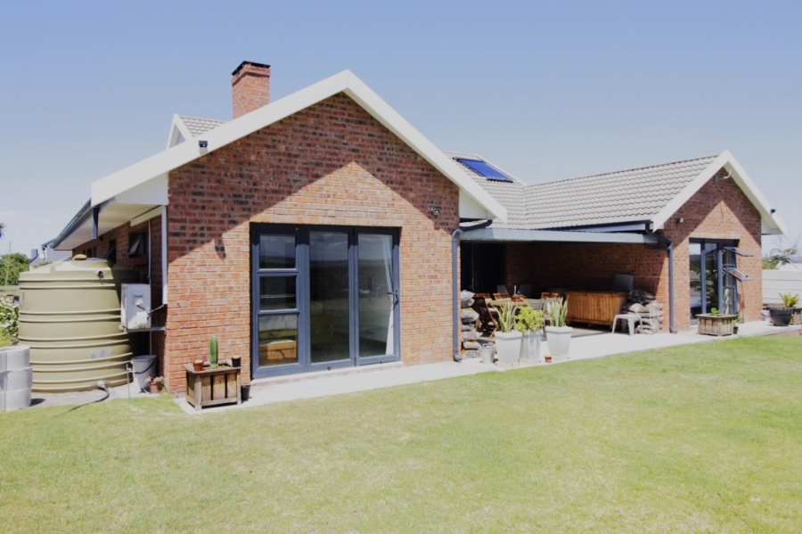 4 Bedroom Property for Sale in Paradise Beach Eastern Cape